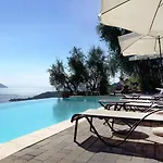 Le Relais Готель 3*