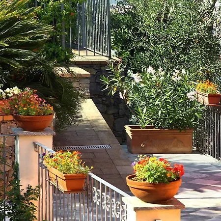 Le Relais Hotel