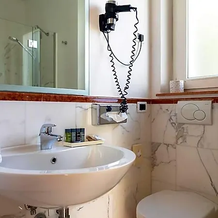 Le Ville Relais Hotel 3*