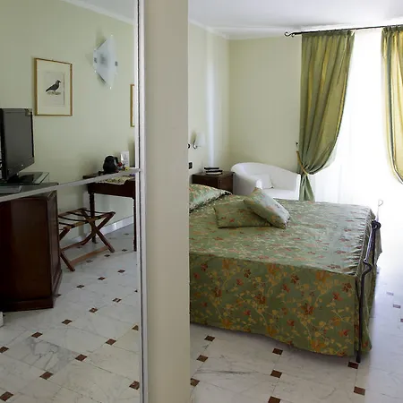 Отель Le Ville Relais 3*