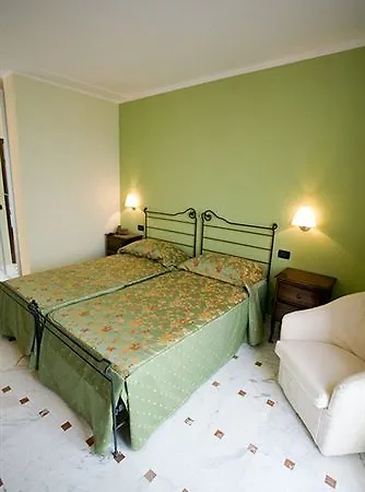 Отель Le Ville Relais 3*